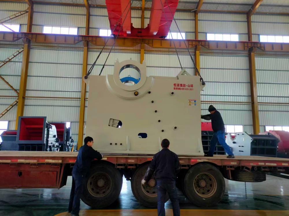 顎破、振動篩、喂料機(jī)發(fā)往湖南